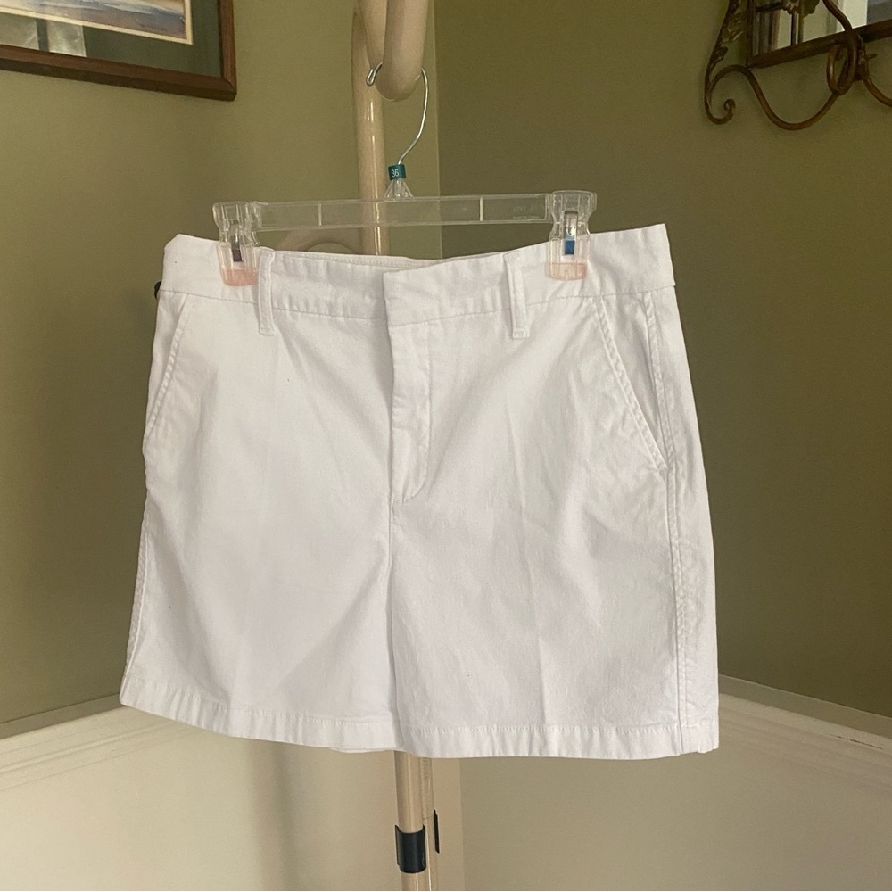 NWOT Gloria Vanderbilt White Women's shorts.